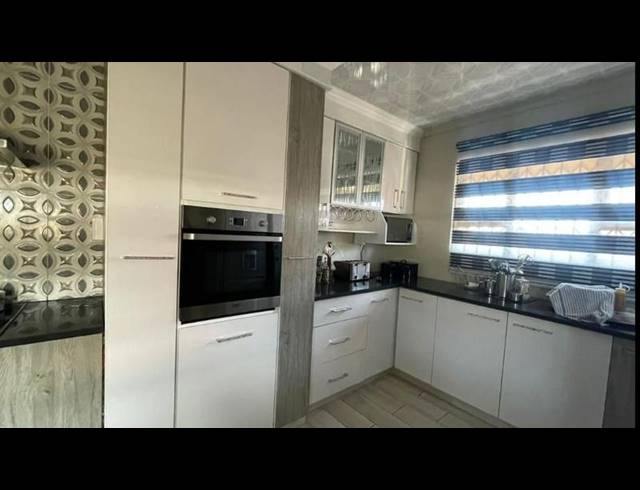 3 BEDROOM HOUSE FOR SALE IN KAGISO